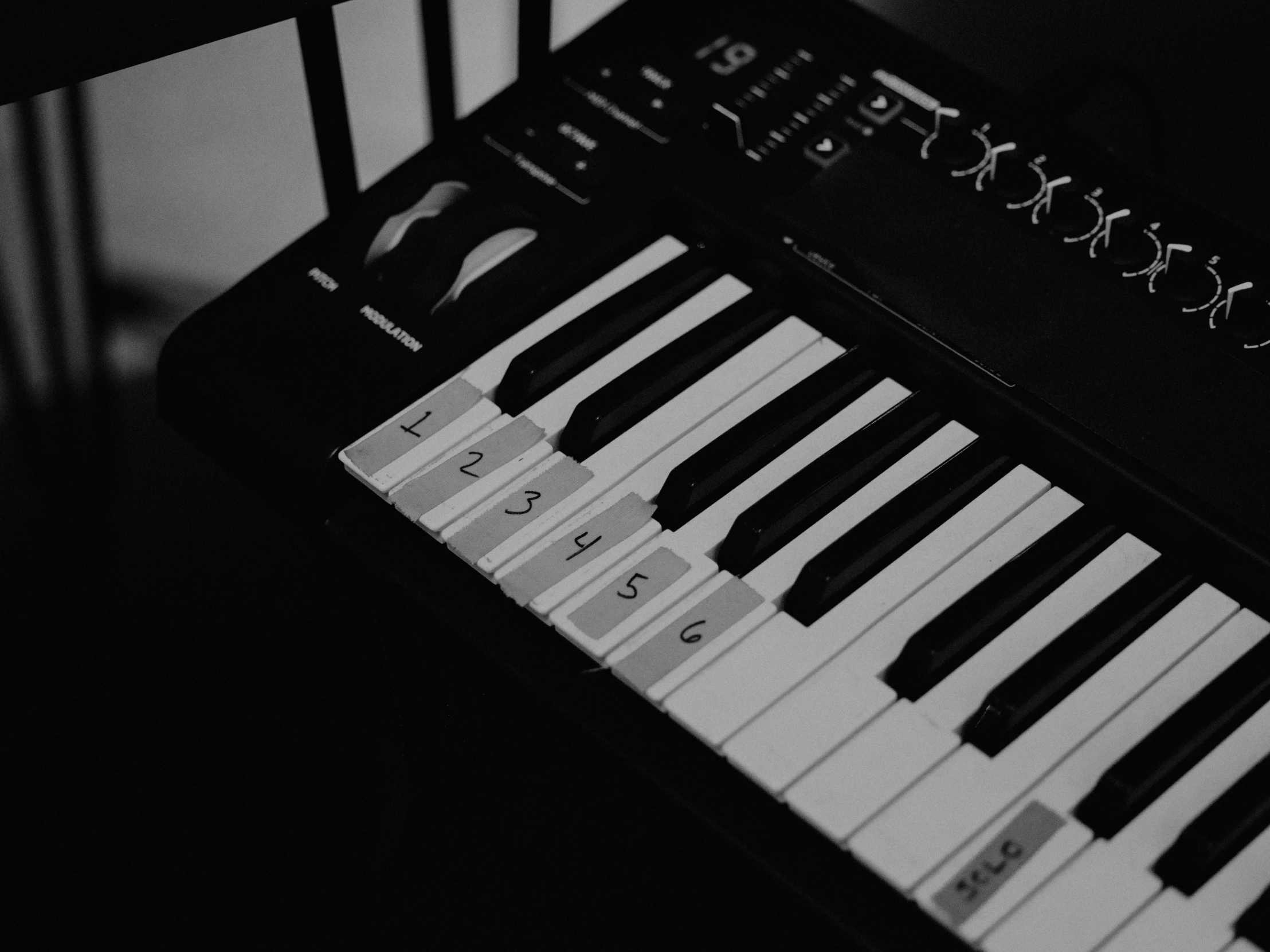 the piano keys are lined up with musical notes