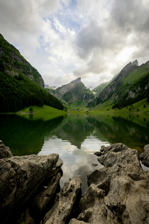 the mountains are behind a mountain lake