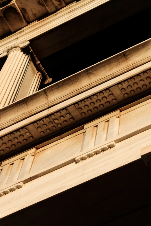 an architectural column is shown with the side profile