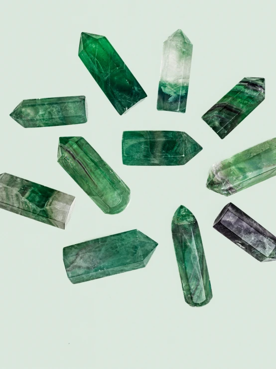 the green gems are arranged in a circle