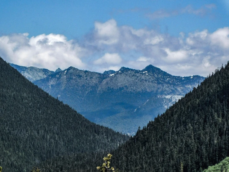 a very scenic view of a mountain range