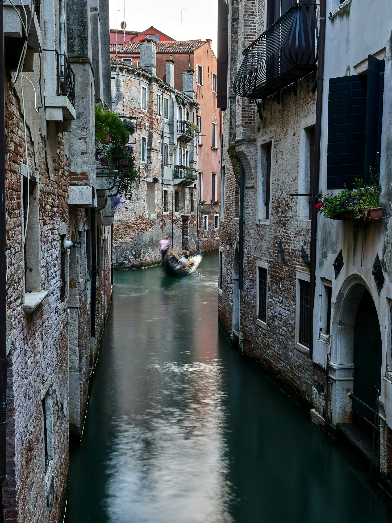 a canal running through the center of a city