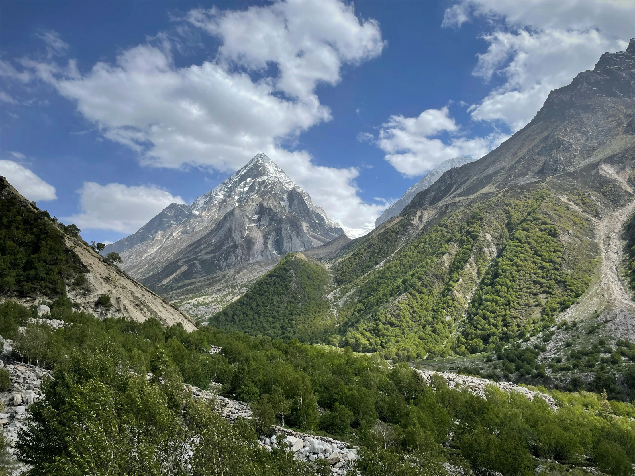 the mountains are near to each other as they rise up