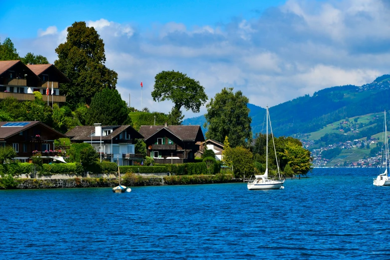 a boat in the water near several houses