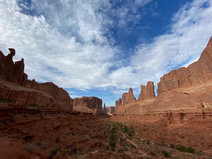 there are many red rock formations in this canyon