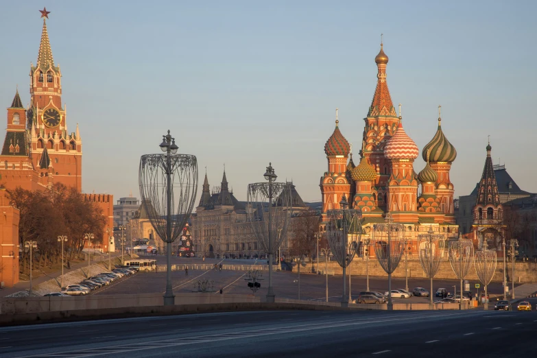 some type of building with many towers around it