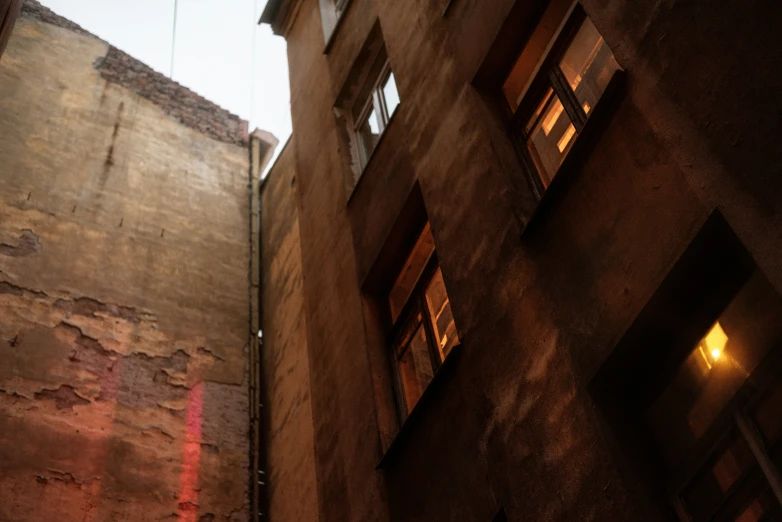 an upside down image of some windows on the side of a building