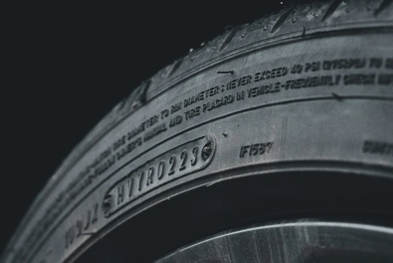 tire tread with good grip on the tire rim