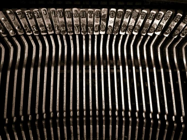 there is a black and white pograph of an old typewriter