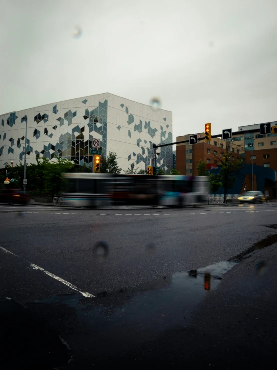 this is a po of a city street with a building in the background