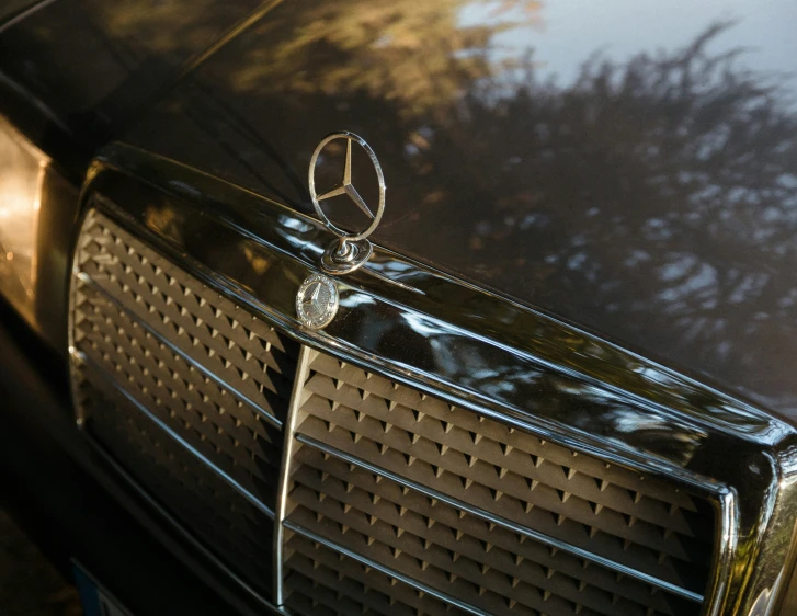 the front emblem of a mercedes car