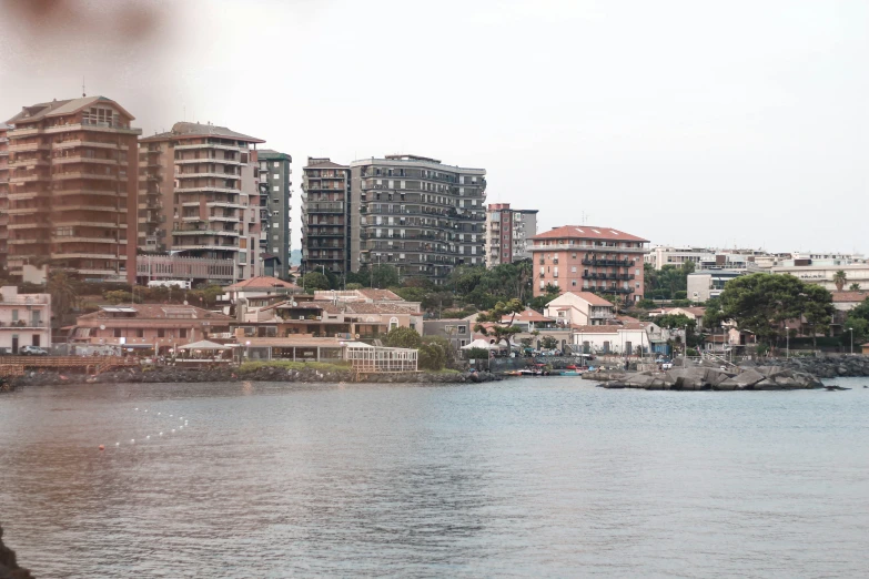 a boat is in the water by some buildings