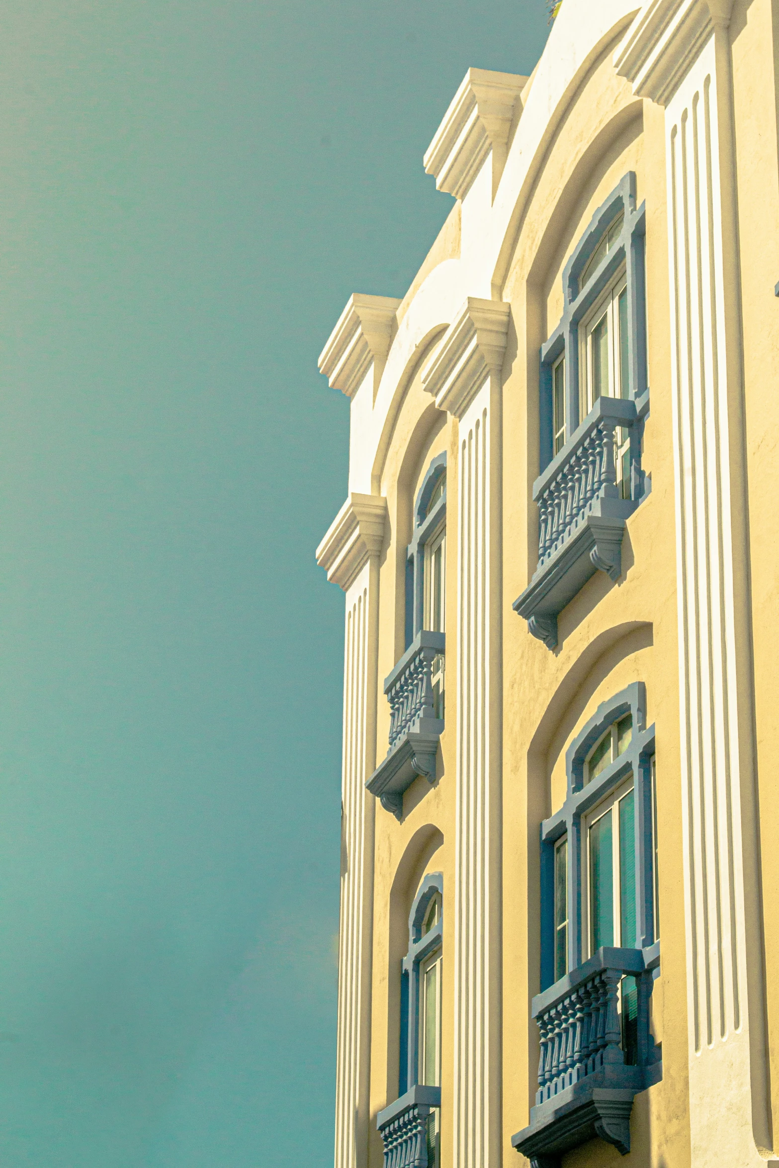 the corner of a building that has multiple balconies on it