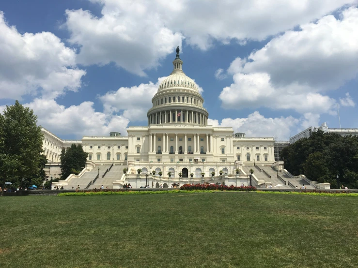 a view of the capital building with a sky background