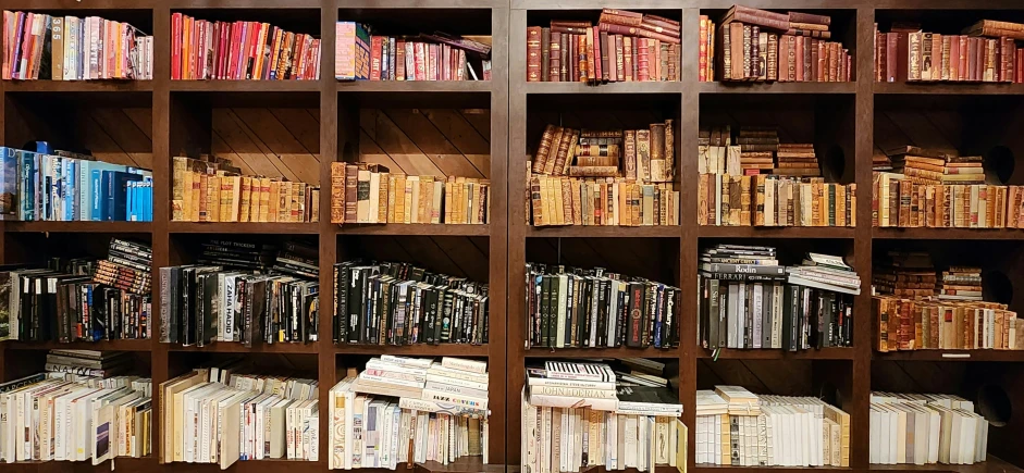 there are several rows of books that are on the shelves