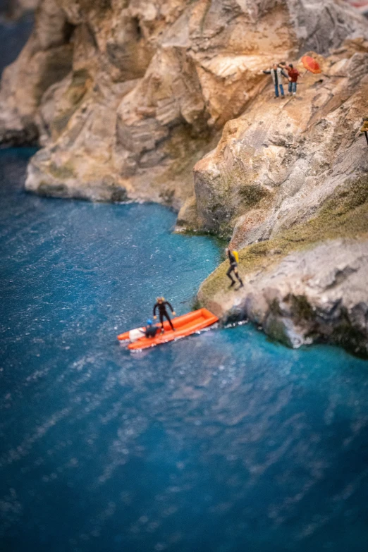 people stand at the edge of the cliffs and look at the blue waters