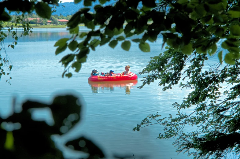 the little people are in the boat on the lake