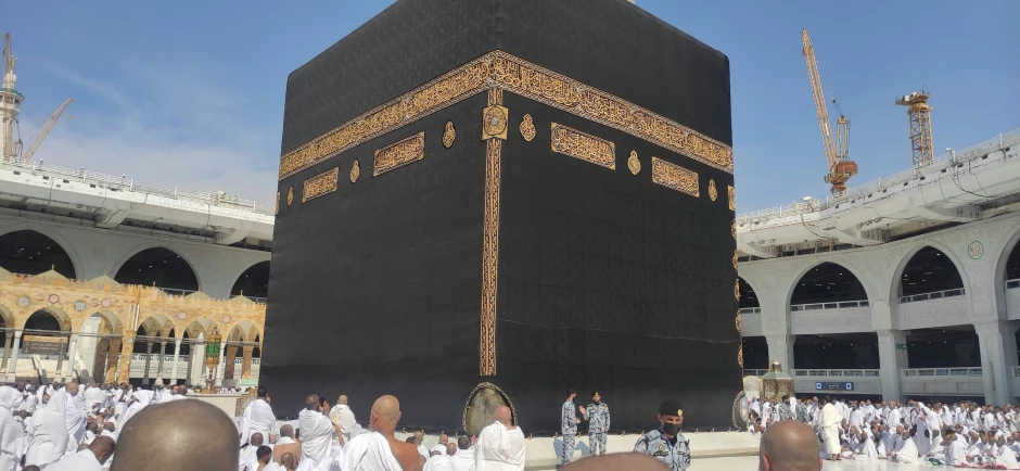 the men are sitting and praying at the great mosque