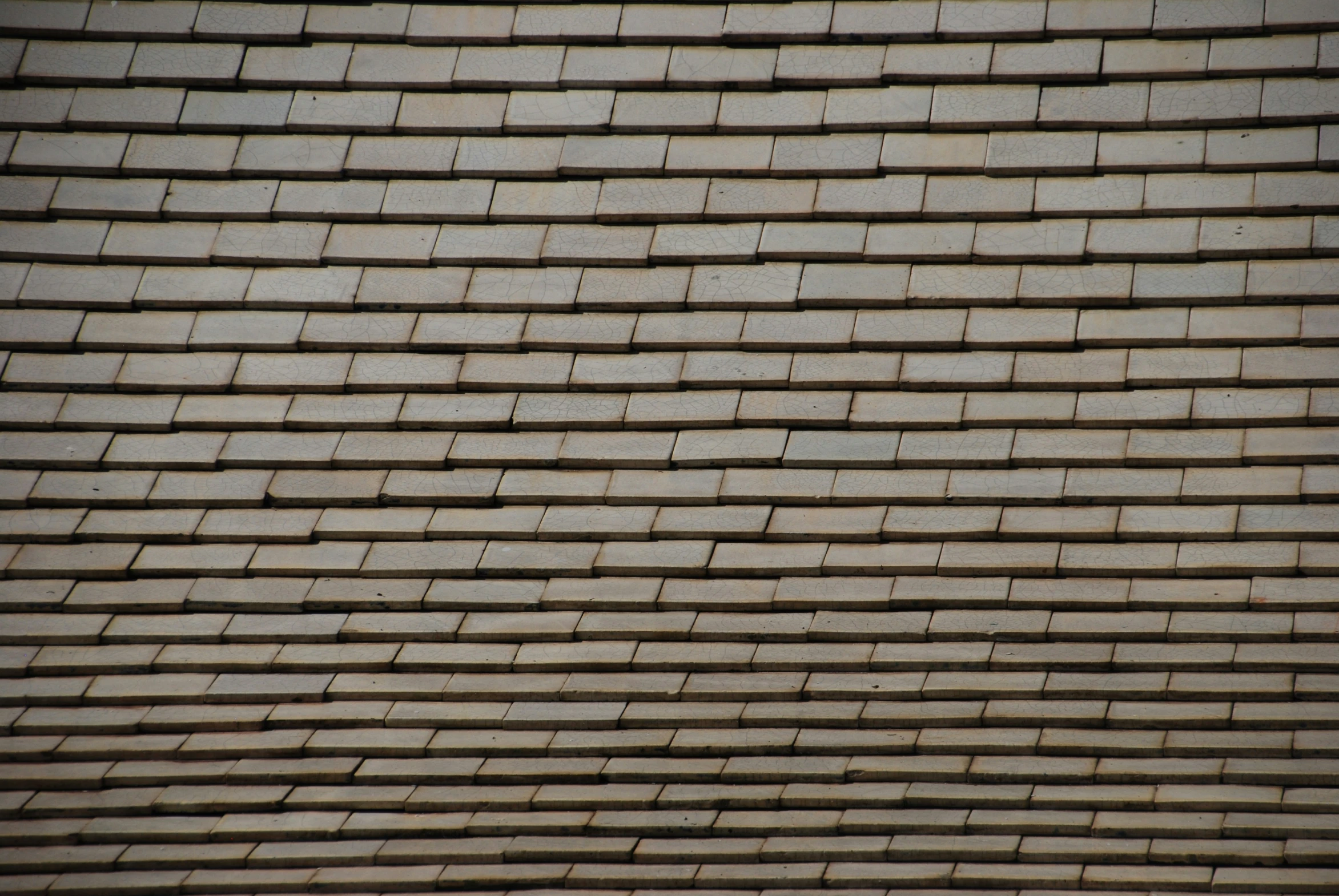 the building has an unusual pattern of bricks in it