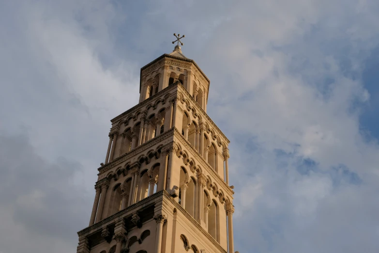 the spire of a large building rises upward in the sky