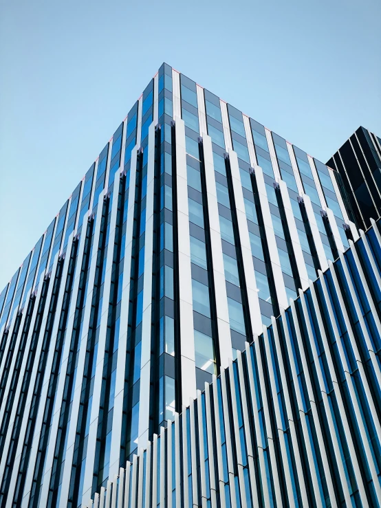 the side of an office building is shown with lots of windows