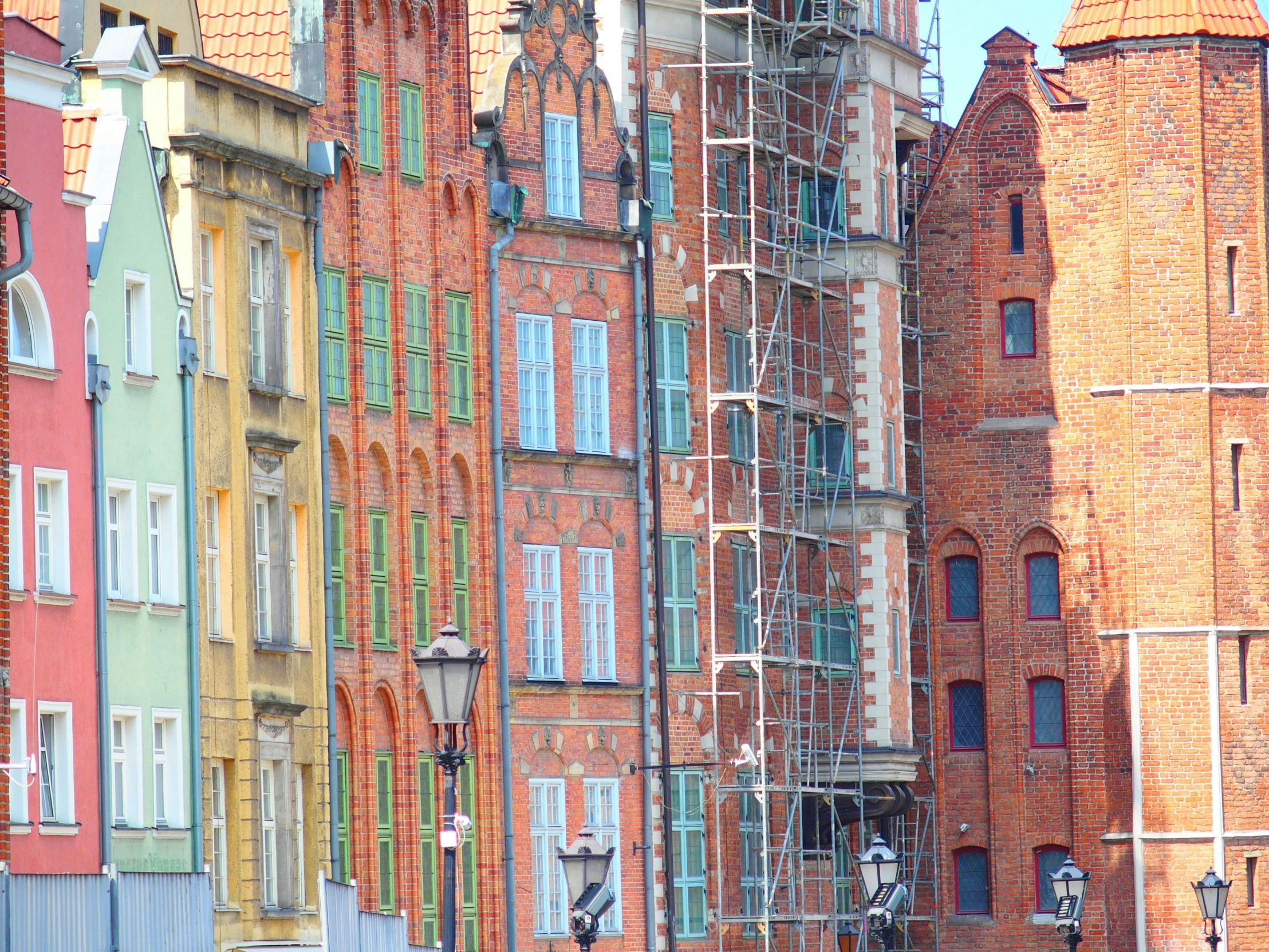 multiple buildings on either side of a city street