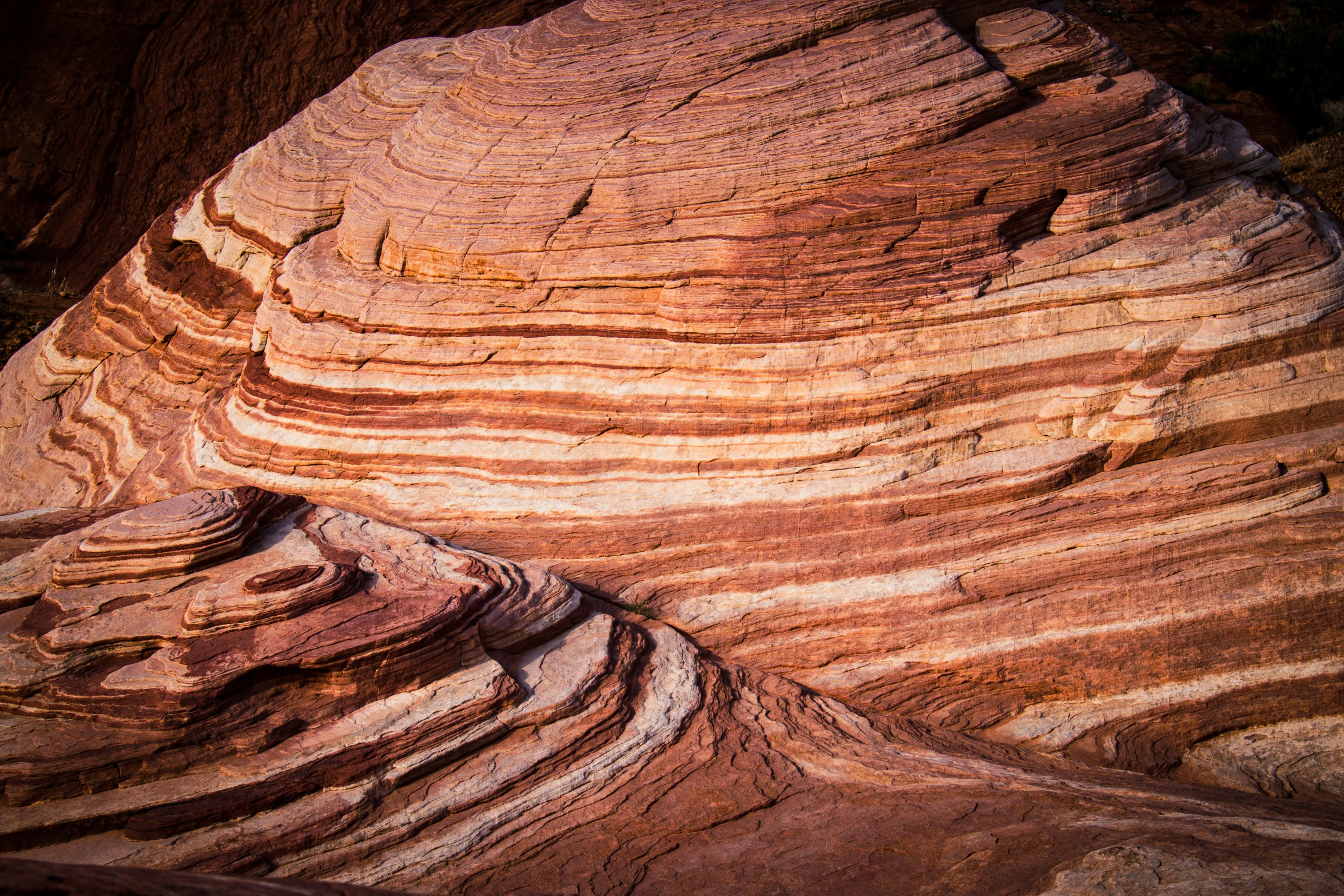 a rock formation made with different layers in the sand