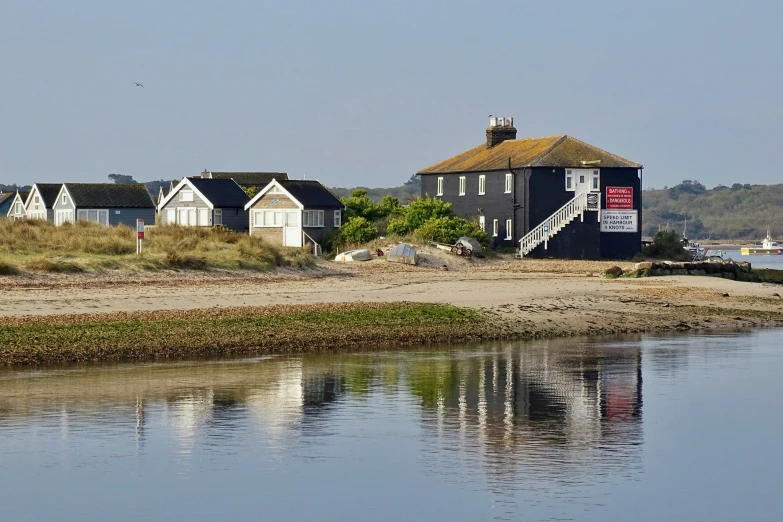a beach with many different types of houses along it