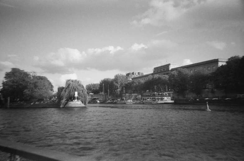 a very pretty boat on the river with lots of buildings