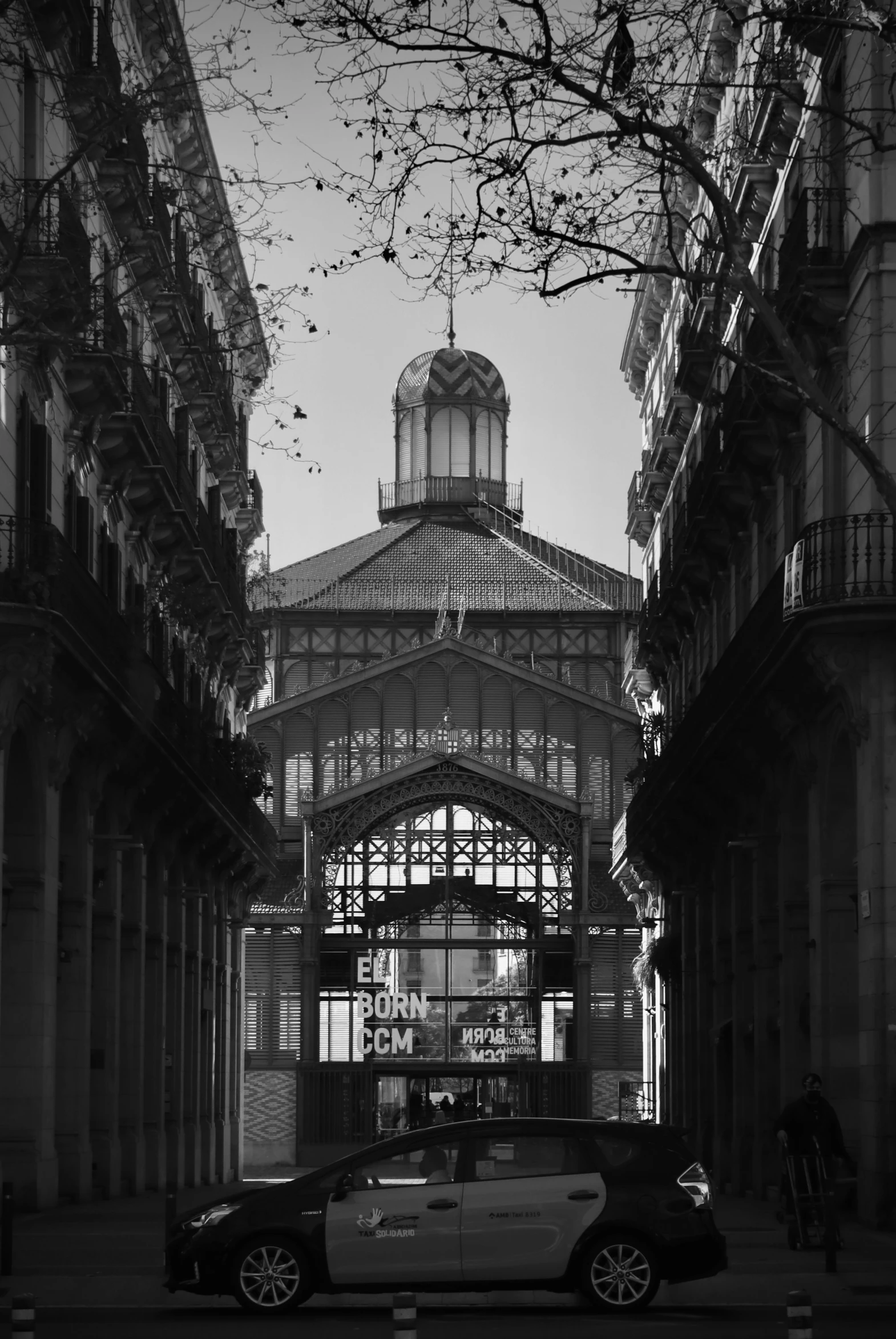 the courtyard of an old building with an ornate archway on top of it