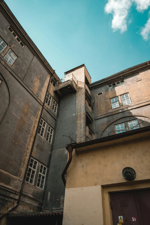 a building with two stories and many windows