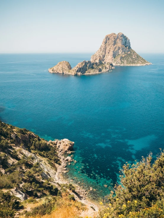 the rocky coast of a large body of water