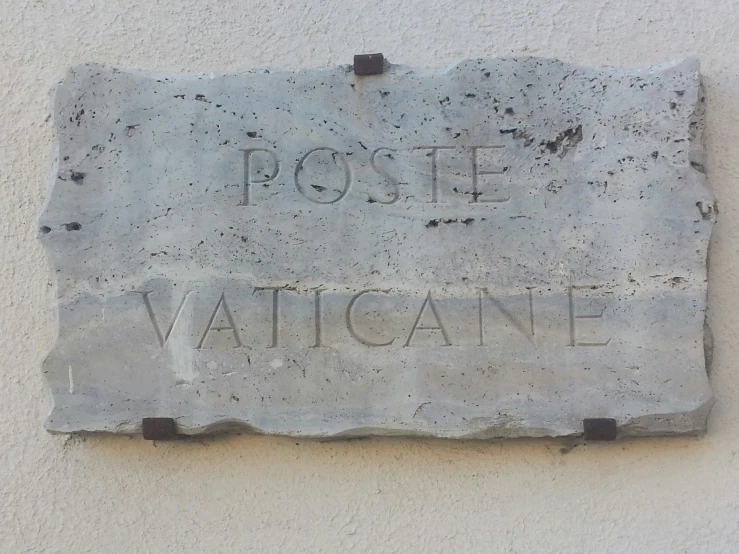 a stone plaque that reads posie vattacaine