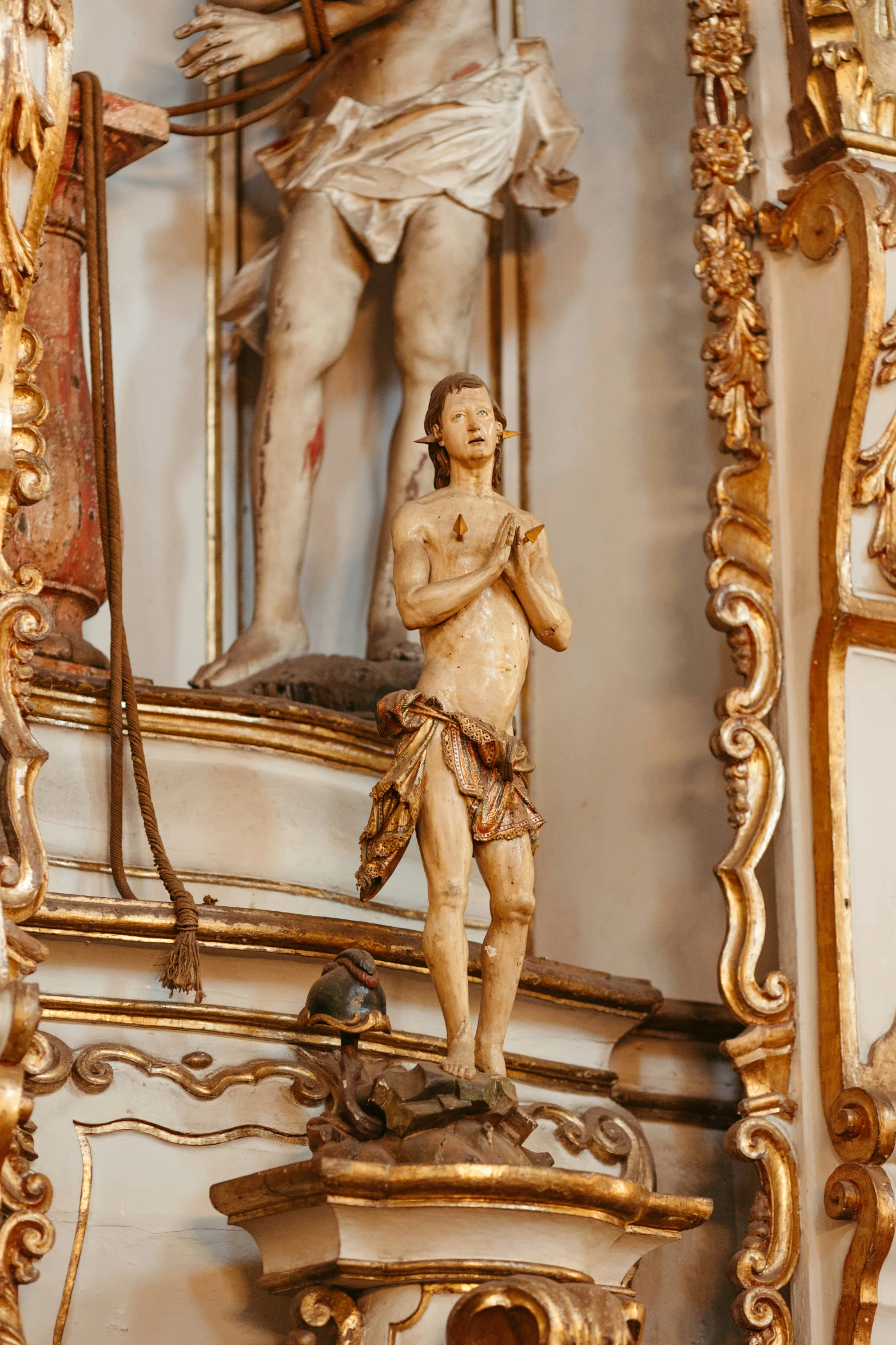 a statue in a white and gold colored room