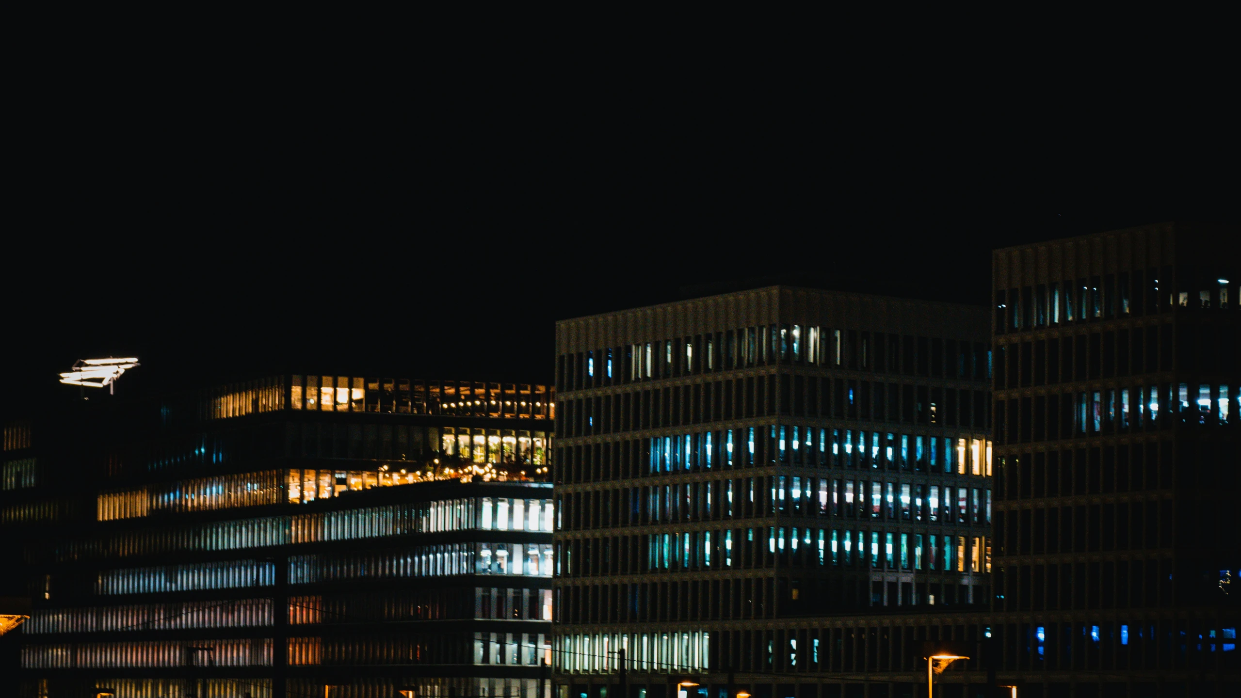 night scene with buildings in the dark city