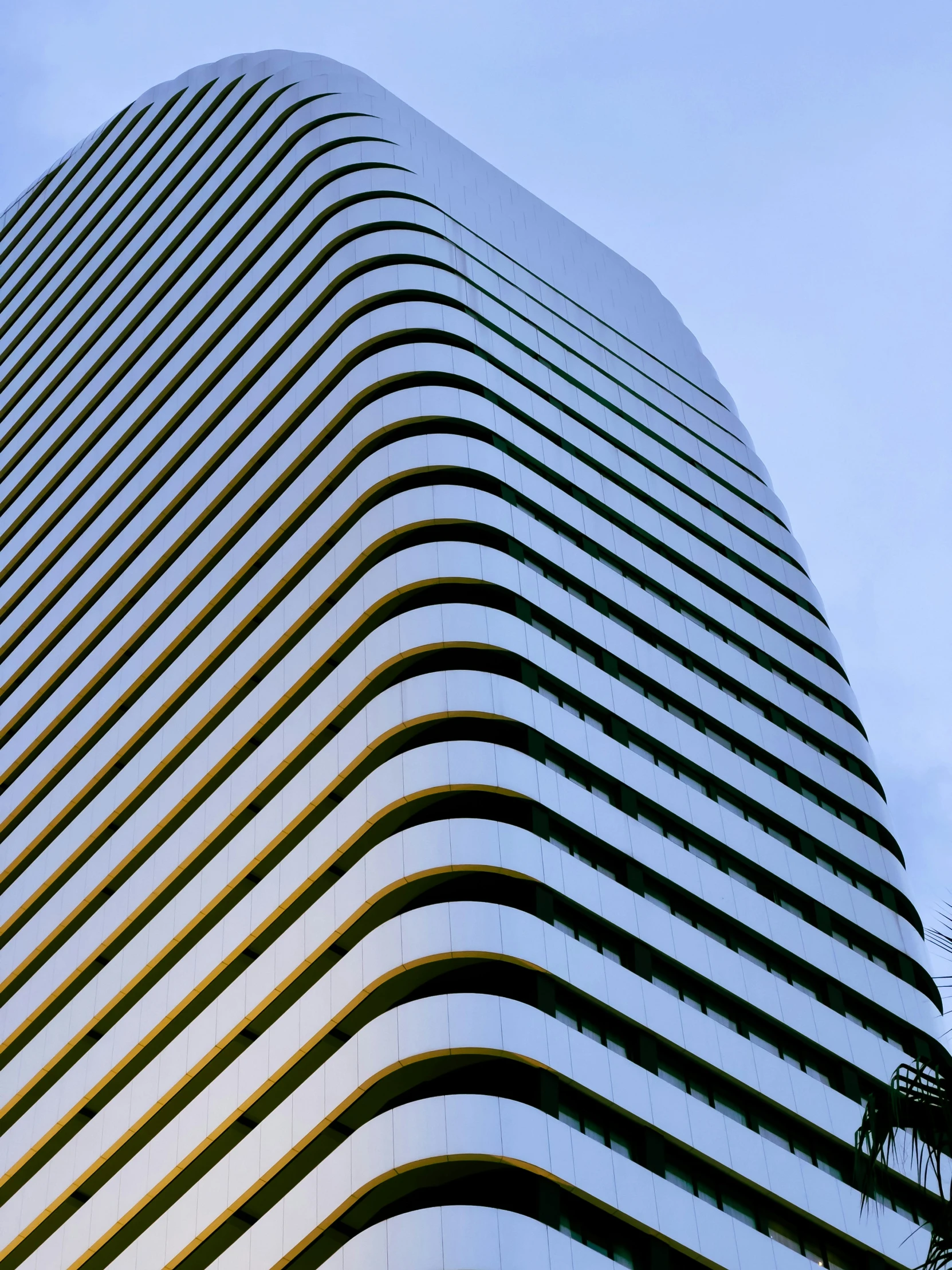 a tall building stands in the sunlight against the blue sky