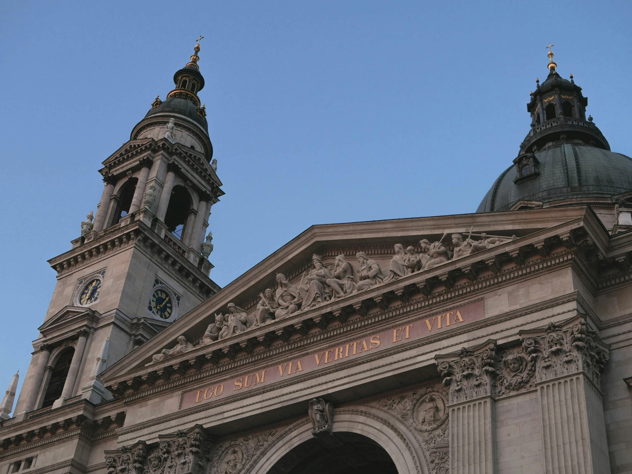 an architectural building with two large towers above it