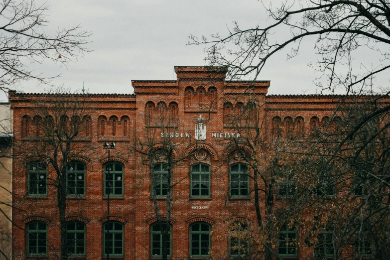 there is a building that is made of bricks