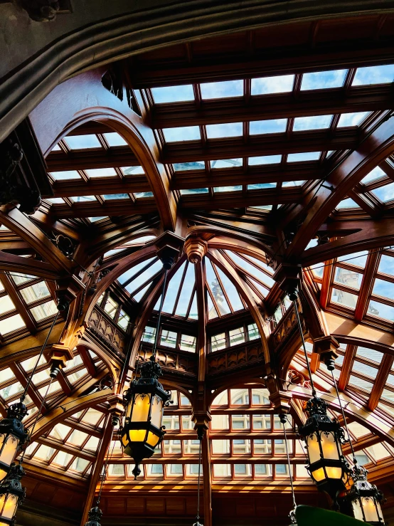 the roof of the train station has many windows