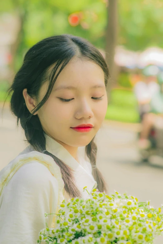 a  holds a bouquet of daisies