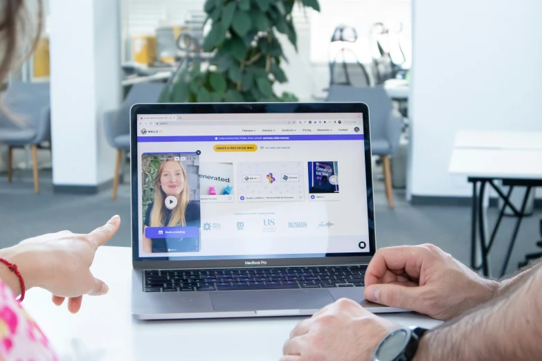 two people who are discussing soing on the screen