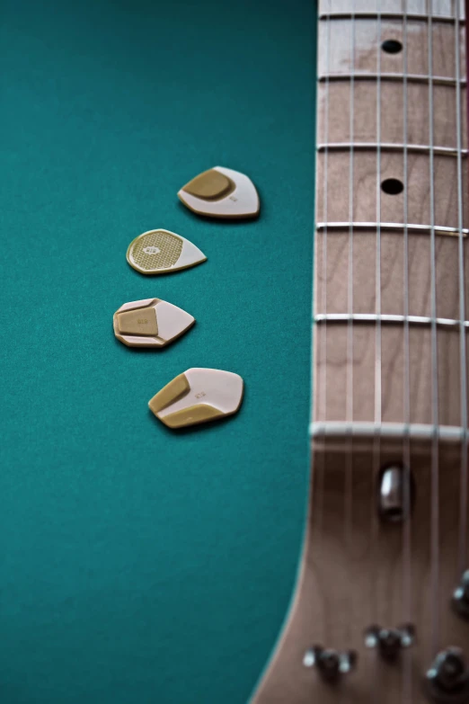 a guitar neck with five different wooden pieces of wood laying next to it