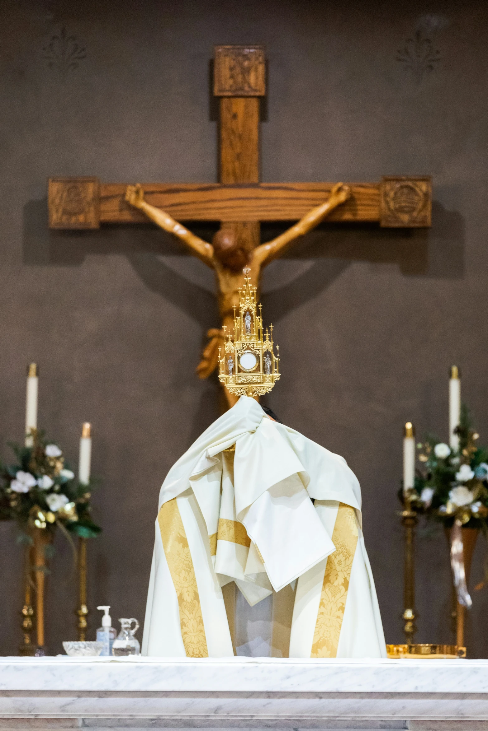 the altar is adorned with a cross and white linens