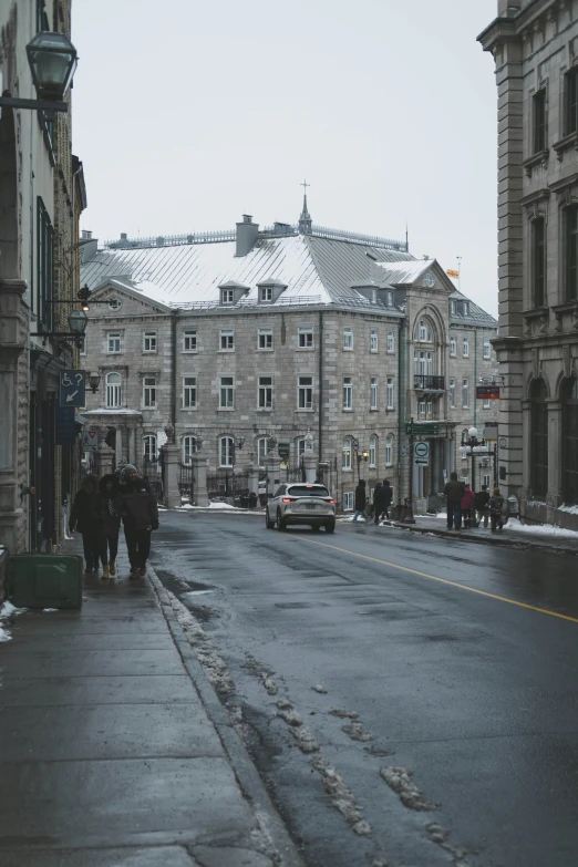 a city street filled with lots of traffic