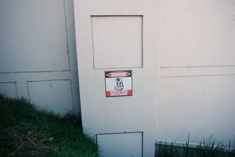 a sign in the side of a building stating no smoking