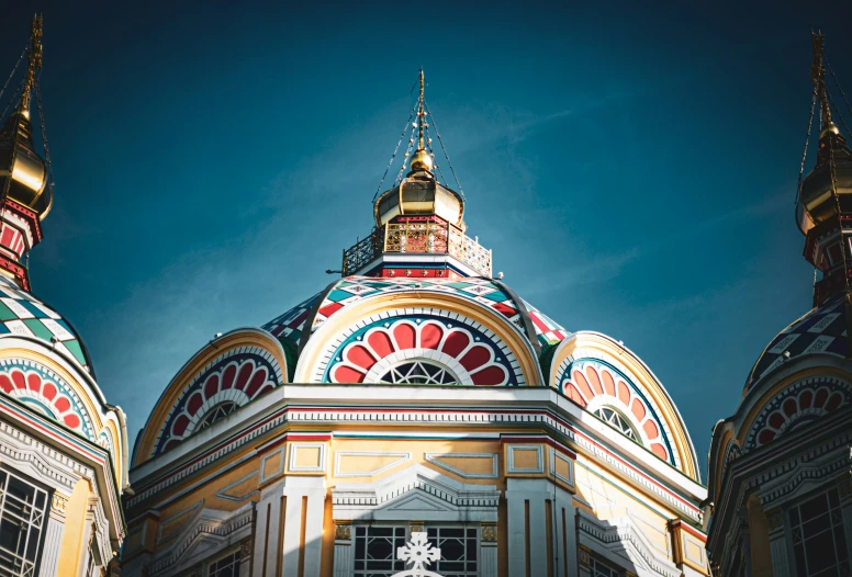 a building with a dome in the middle with domes and windows