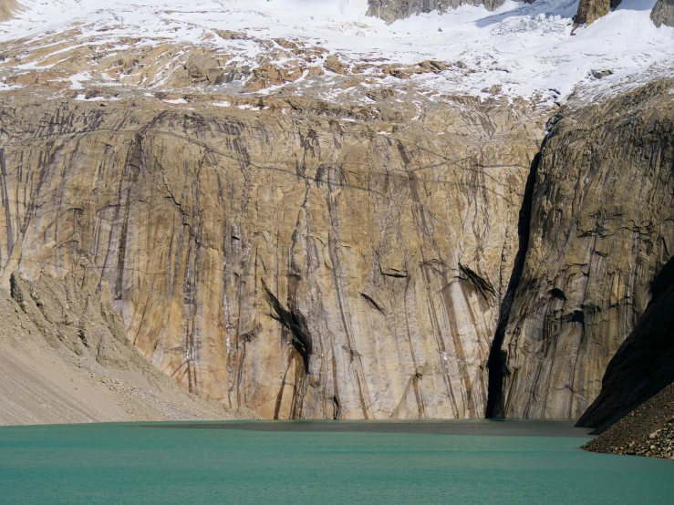 there are mountains covered in snow by the water