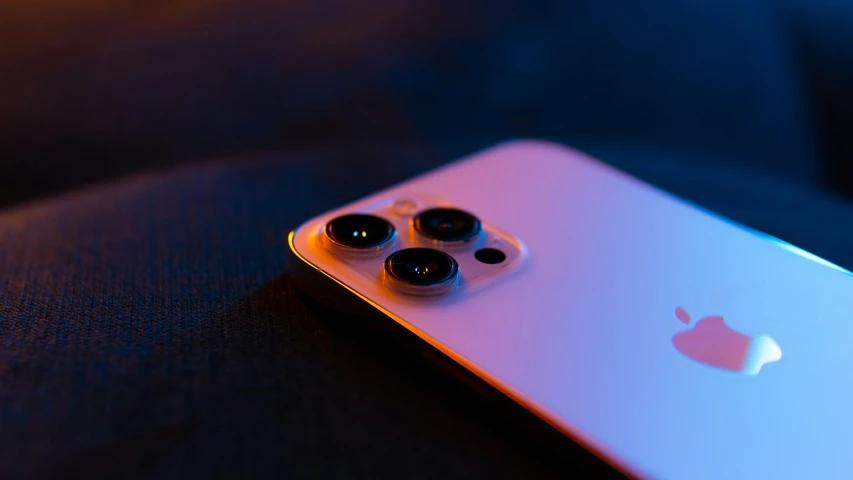 the rear end of an iphone with some black s