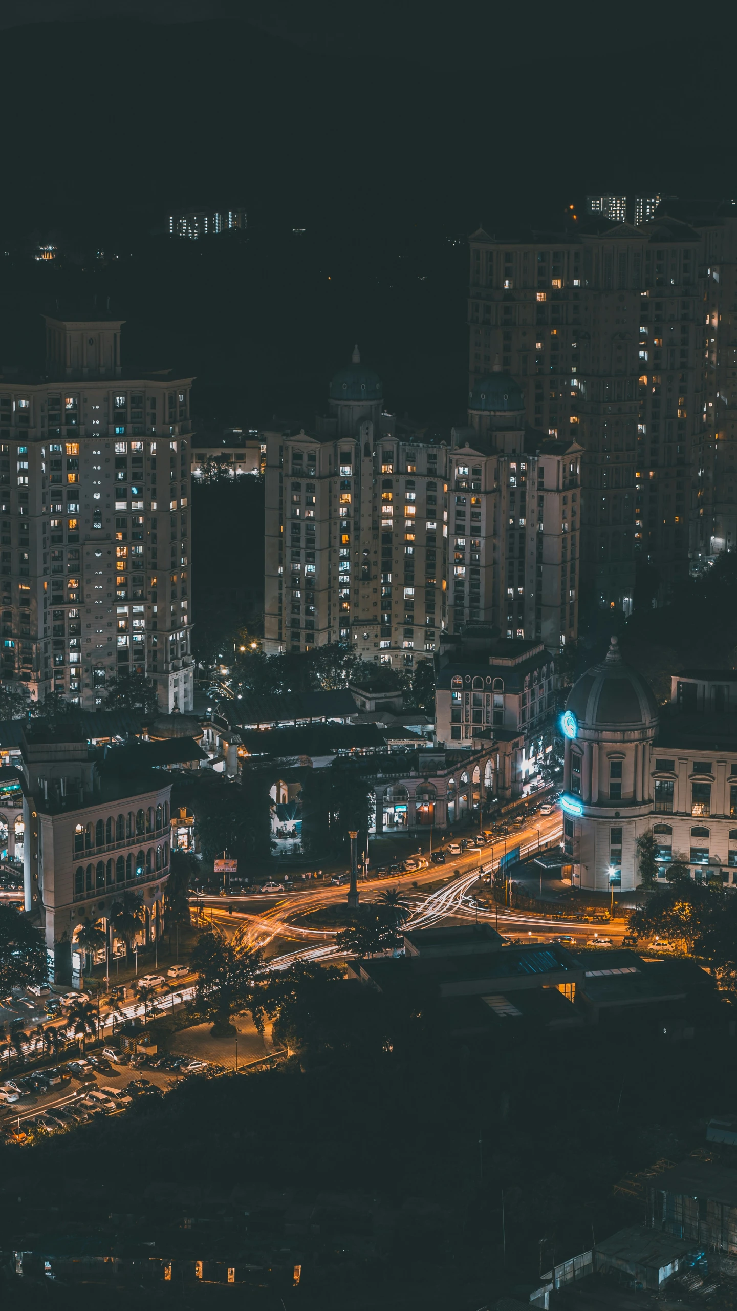 many street lights in the city at night