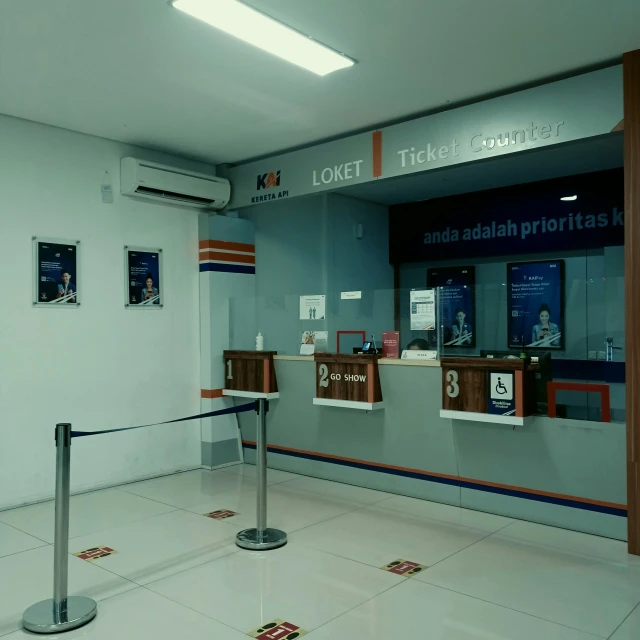 the lobby in a el with a check in machine and other items on display